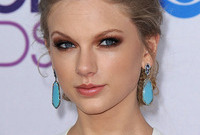 Taylor-swift-formal-look-side
